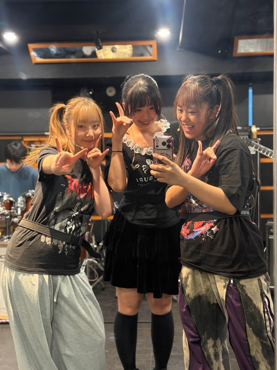 NAMI_BAND_info's tweet photo. ＼いよいよ明日ライブ🦊🔥／

いよいよ明日にライブが迫りました！BABYMETALに少しでも興味のある方 ふらっと遊びに来て下さい❤️‍🔥絶対に後悔させません 最高の時間にします☠️一緒に盛り上がりましょう🤘みなさんお待ちしております！

LIVE INFO ▷▶︎▷
3月29日(日) 15:40〜出演
@ 川崎セルビアンナイト
チケット: https://t.co/q6vSd9LOcp

#BABYMETAL #コピバン #並バンド