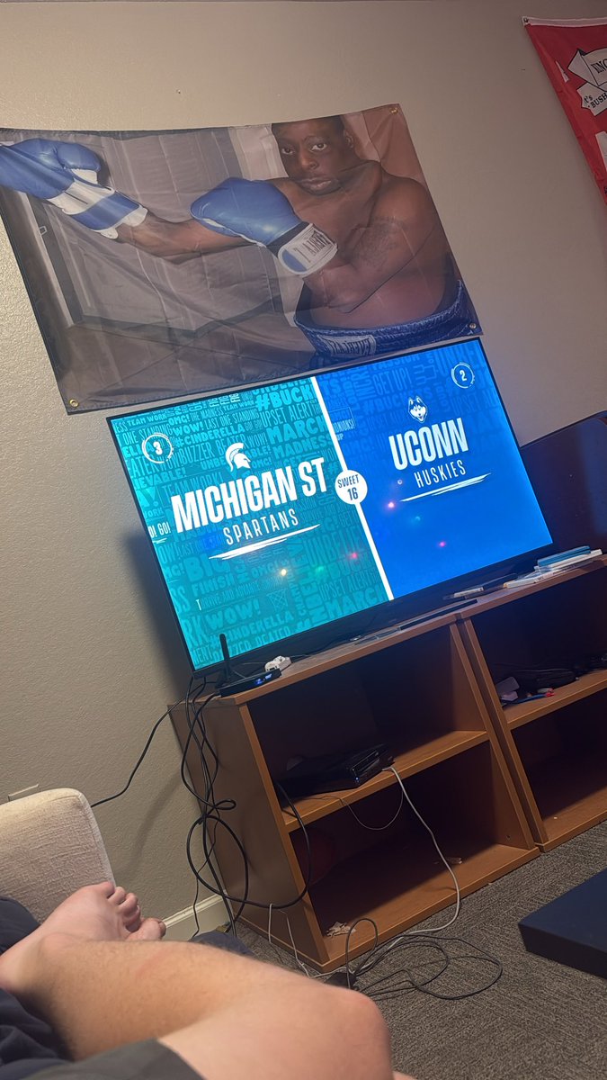 TrapperJones1's tweet photo. Go out and get drunk and be a normal person❌ Stay in riverside and green myself tf out✅ https://t.co/7WuDhFZncZ