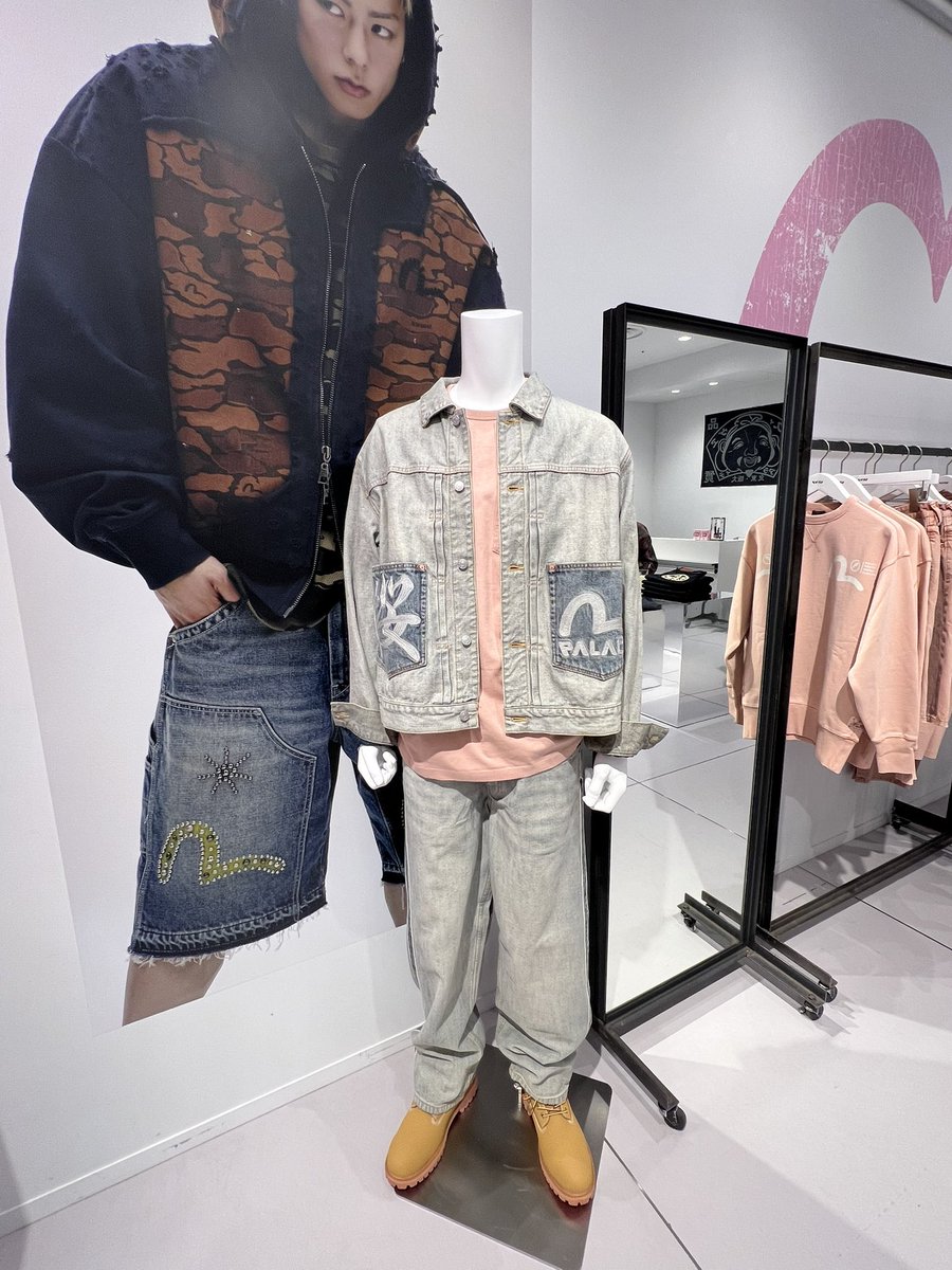 cap55457038's tweet image. 原宿のPALACEより渋谷パルコの方が狙い目だと思います😐

#palace
#evisu