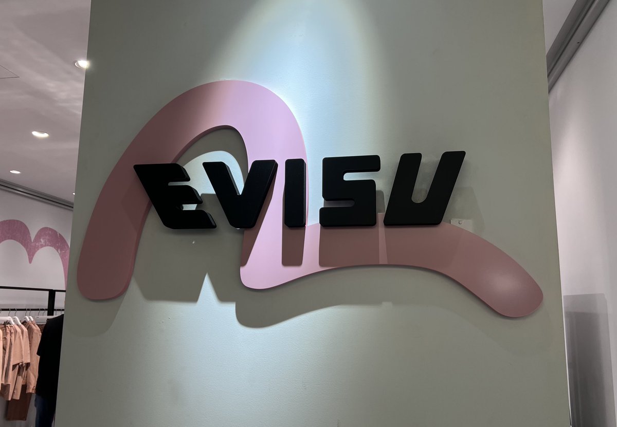 cap55457038's tweet image. 原宿のPALACEより渋谷パルコの方が狙い目だと思います😐

#palace
#evisu