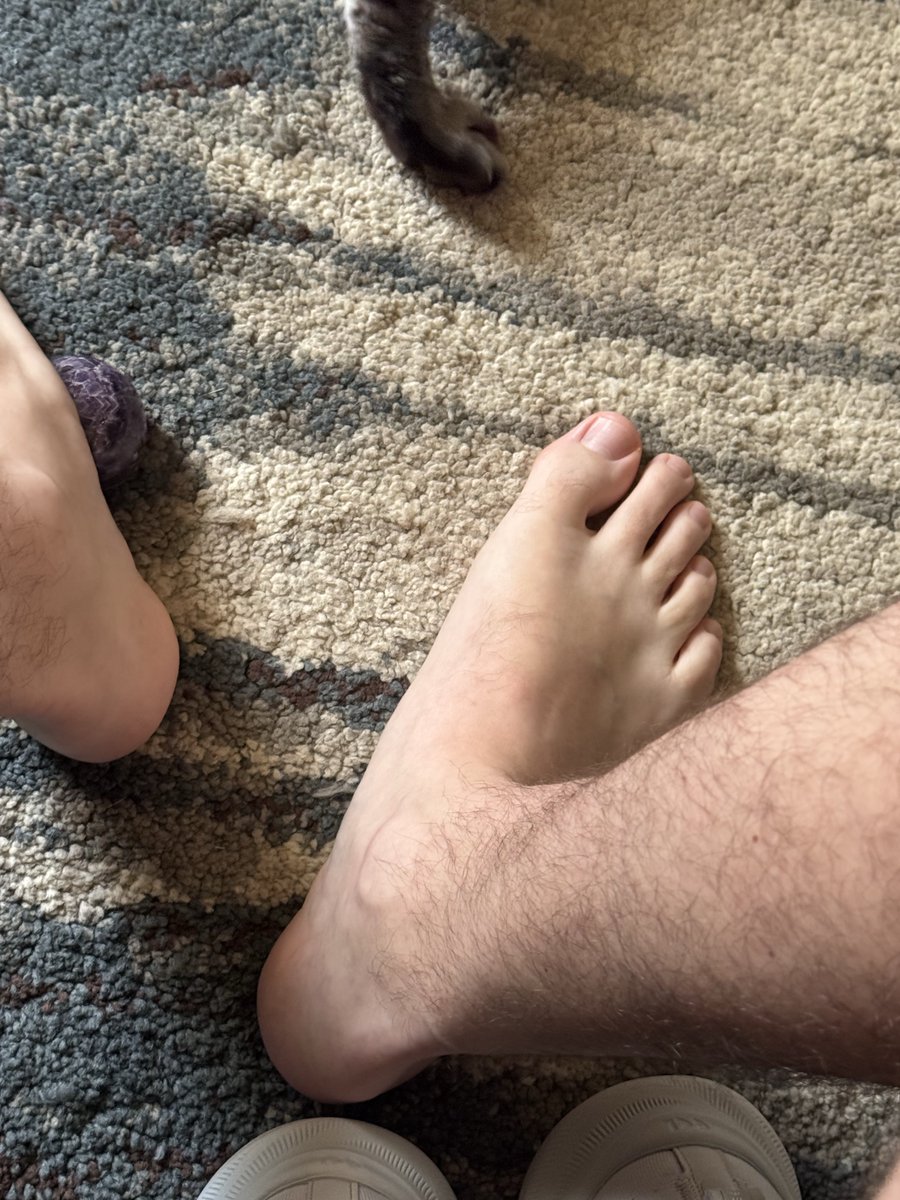 goodguyfeet's tweet photo. Created this account 4 years ago. Lately I’ve fallen hard out of “the algorithm’s” favor but I’ll keep sharing these feet pics from time to time #MyXAnniversary https://t.co/7XAv2Rop3A