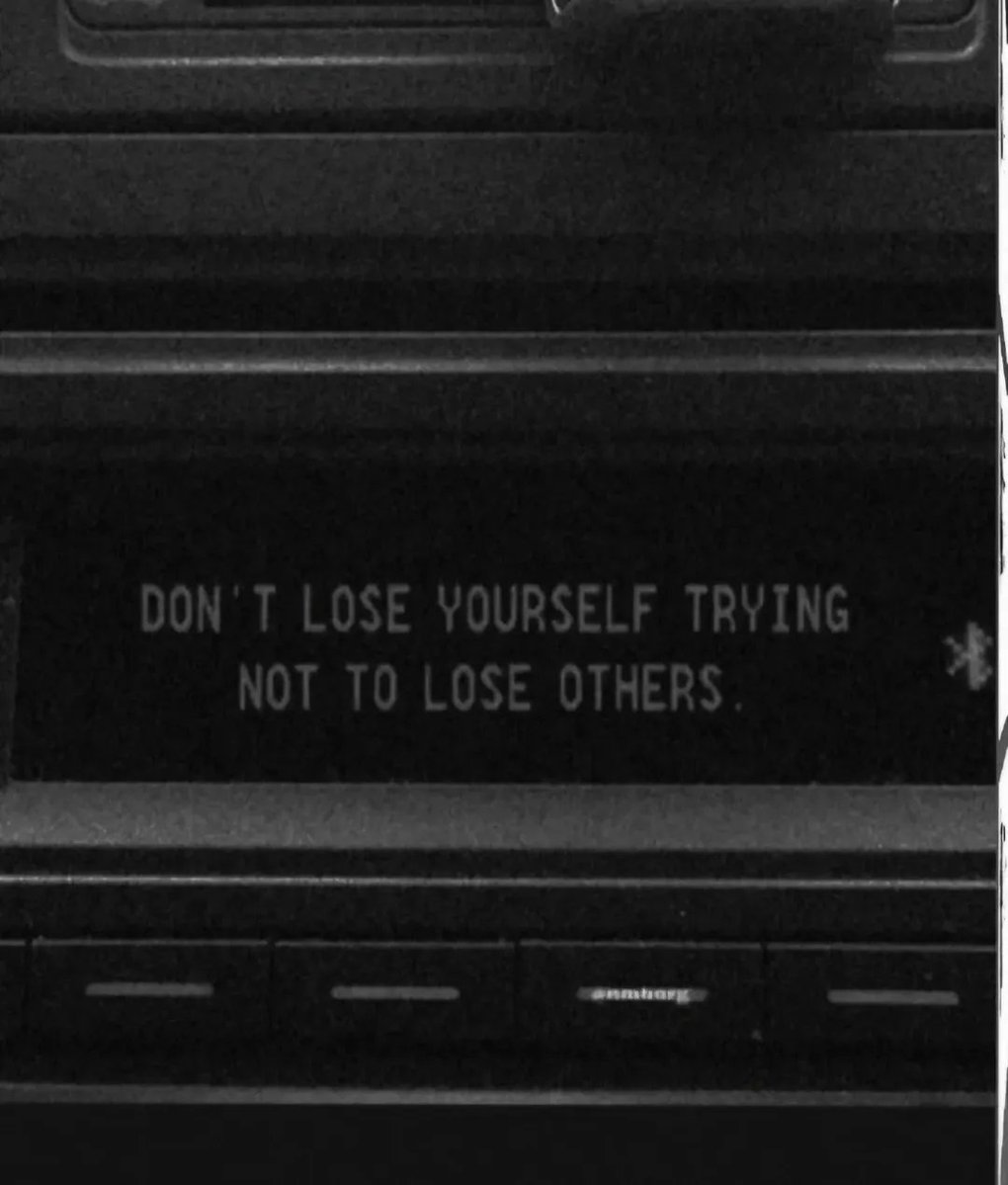 Mini Archillect tweet media