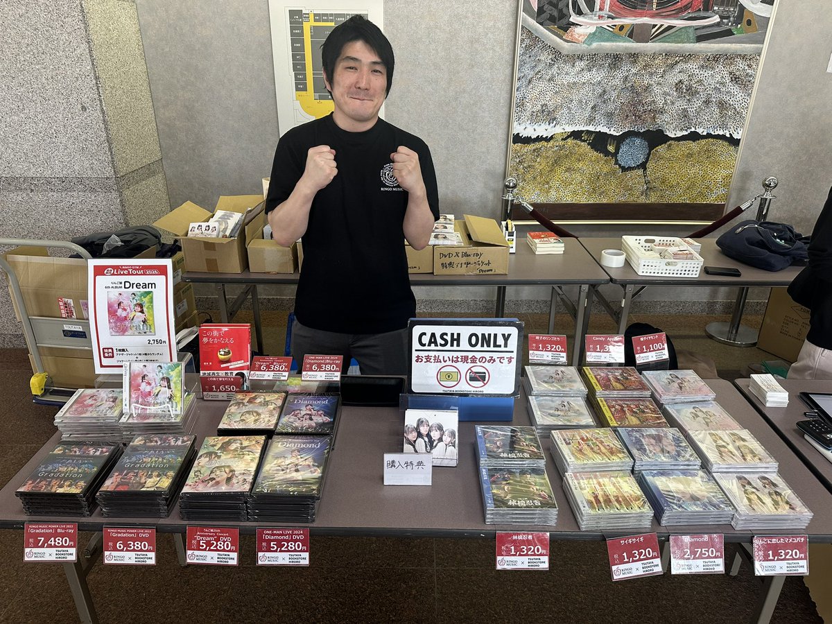 リンゴジム 物販のCD・DVDコーナーでは、歴代の特典が大集合‼︎💿 持っ