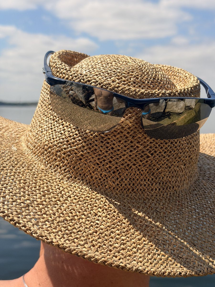 mr. right tweet media