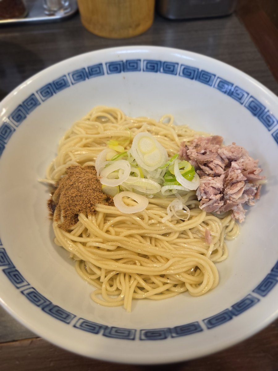 shunpei1986's tweet photo. 限定海老味噌つけ麺、和え玉🍜
久しぶりの海老味噌🦐
奔放さんの海老系は、海老だけではなく奔放さんの味噌つけ麺も味わえる丁度いい海老感🤭
スープ割りしてご飯入れるのもありかも🤗
いつもありがとうございます🙏
#ラーメンつけ麺奔放 https://t.co/y3ACYIBNDP