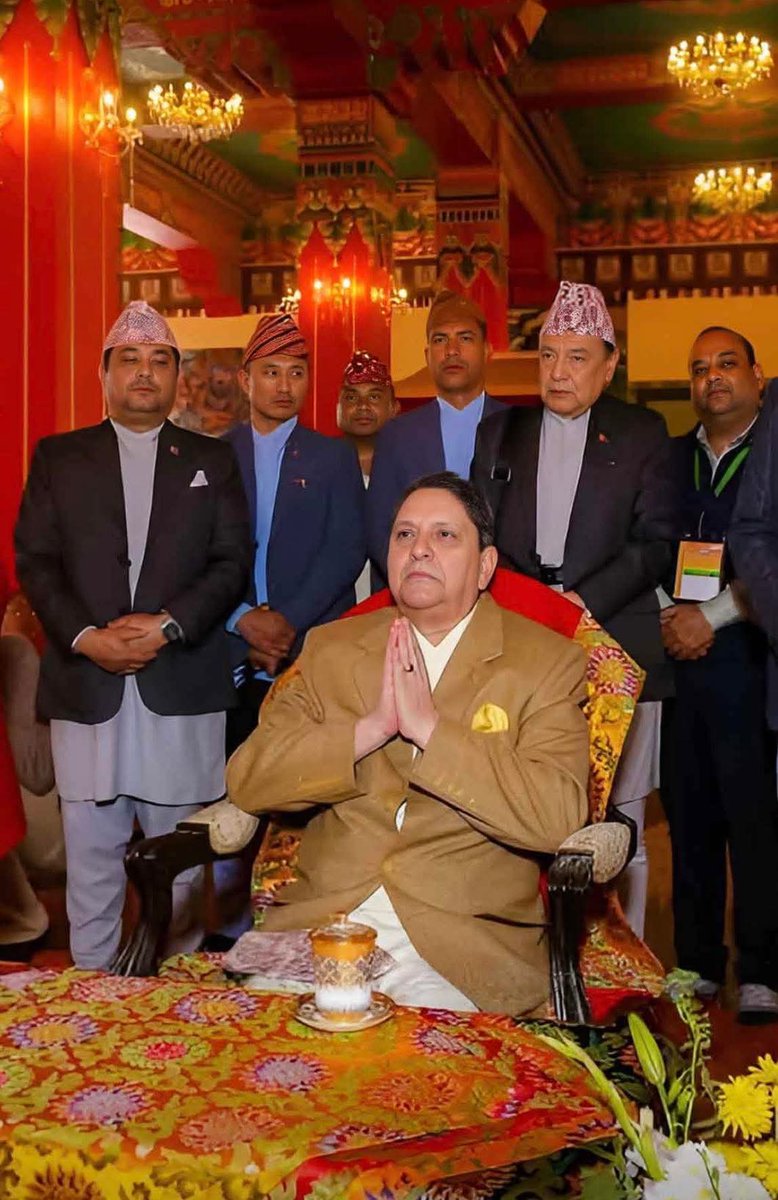 राजा Gyanendra Shah सधैं देश र जनताप्रति प्रतिबद्ध हुनुहुन्छ र उहाँको दूरदृष्टि तथा देशभक्तिले यो प्रमाणित गर्छ कि उहाँ एक सच्चा देशभक्त हुनुहुन्छ र नेपाल तथा नेपालीलाई माया गर्ने राजा हुनुहुन्छ।