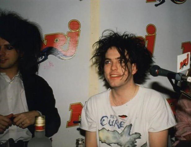 bab0oshk44's tweet photo. Robert Smith during interview in Paris on 16th January, 1986 https://t.co/ouyA1cZt90