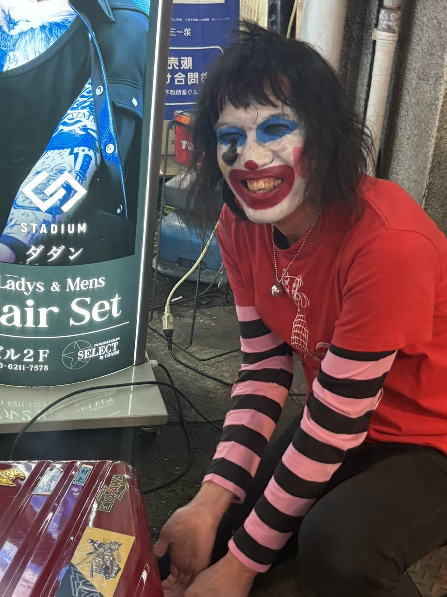 アガッタ！で串カツ、トムヤムクン風おでんをいただきました😋帰り前に店外で写真撮ってたらアッシュさんが〜楽しかったです。お疲れ様。行けて良かった🎵