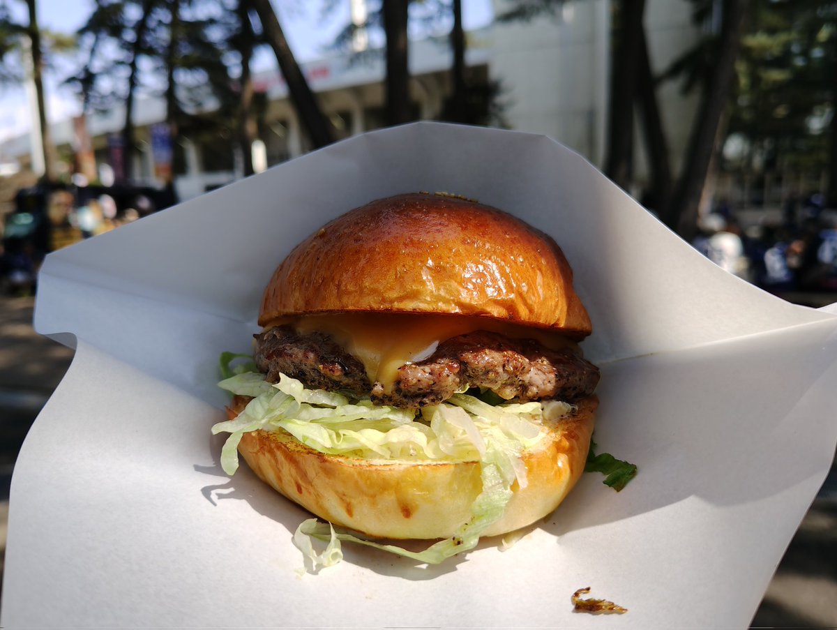 barbaro9325y_'s tweet photo. お初のFAT DAYさんでチーズバーガー🍔パティもバンズも味がしっかりしてて美味しい😋
#FATDAY
#thespa
#スタグル
#群馬栃木SC
#正田醤油スタジアム群馬 https://t.co/FXSPMDS8fn
