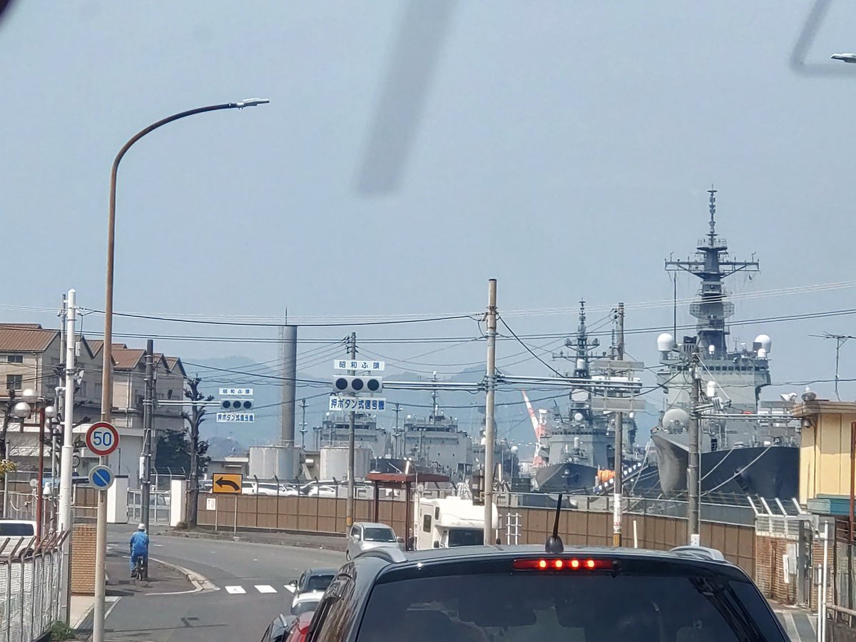 お花見行ってくるわ！
この景色って、やっぱり珍しいのね。よくみてるから、普通なのかと思ってたわ！