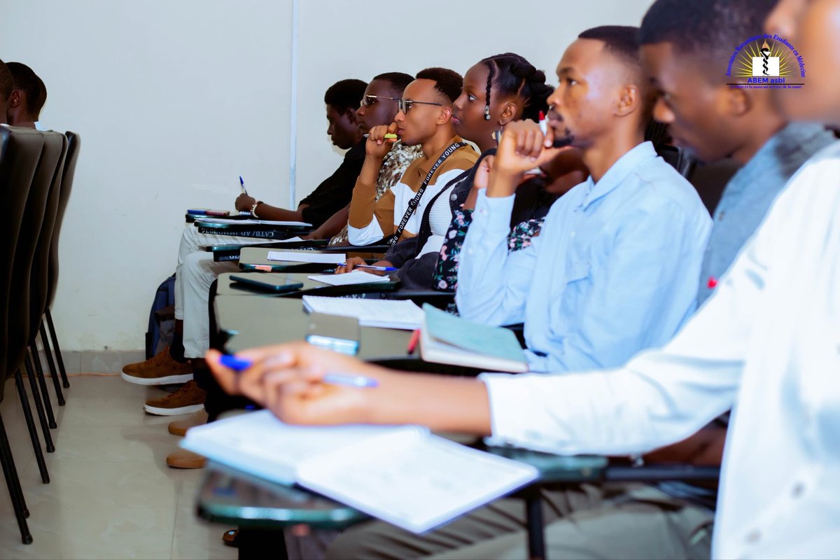 abem_burundi's tweet photo. L'ABEM et Action Damien ont organisé un atelier pour étudiants en santé sur la Journée Mondiale de lutte contre la tuberculose 🌍. Thème : « Oui, on peut mettre fin à la tuberculose ». Présentations sur le dépistage, la sensibilisation et le parcours patient. #EndTB https://t.co/5ZzAre3iCp