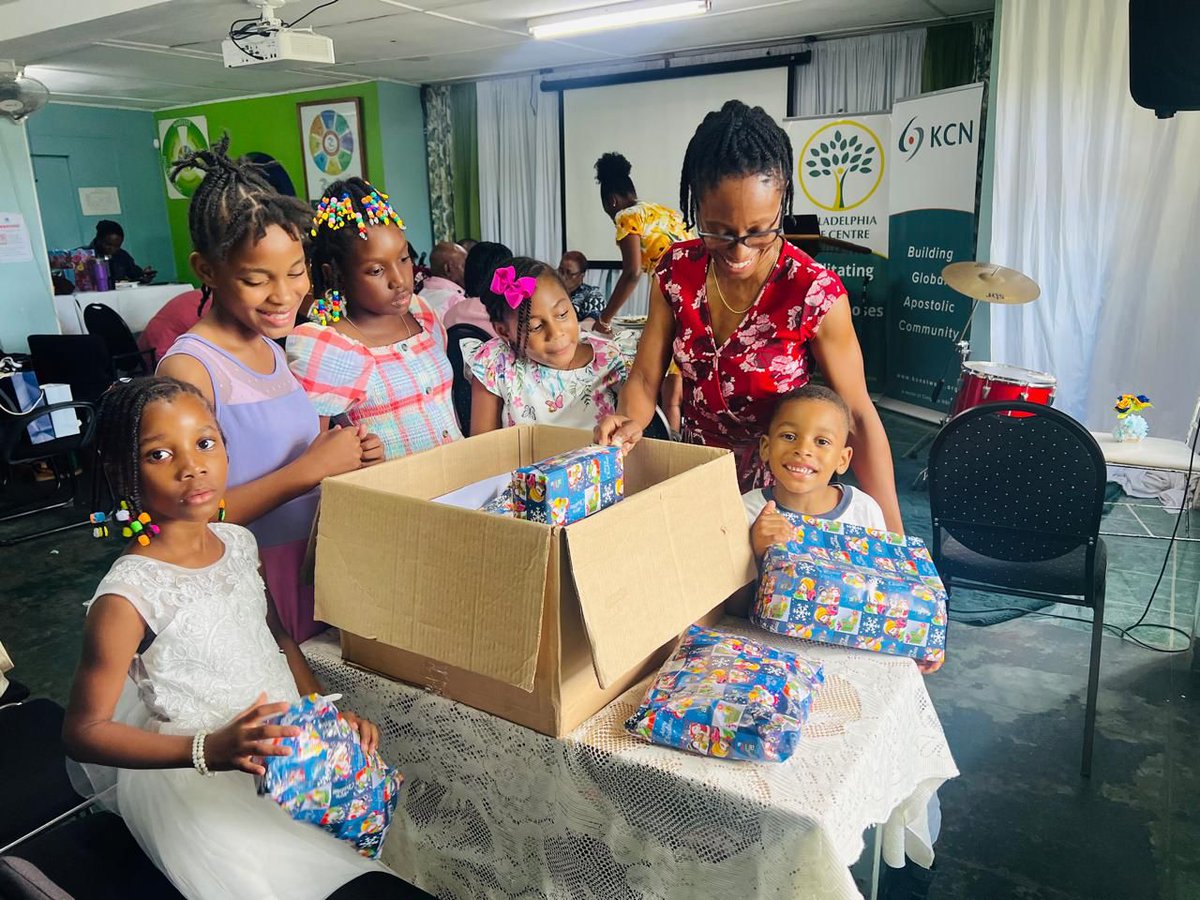 NYFDF's tweet photo. Big thanks to Nikki Lachambre, Director of the Da Capo Piano Studio in Florida, and the amazing community supporting the studio. Your generous gifts and clothing for the children of Jamaica were received with joy. Some were shared —smiles everywhere! We appreciate it! 🇯🇲💛 https://t.co/7l2zjMLCTw