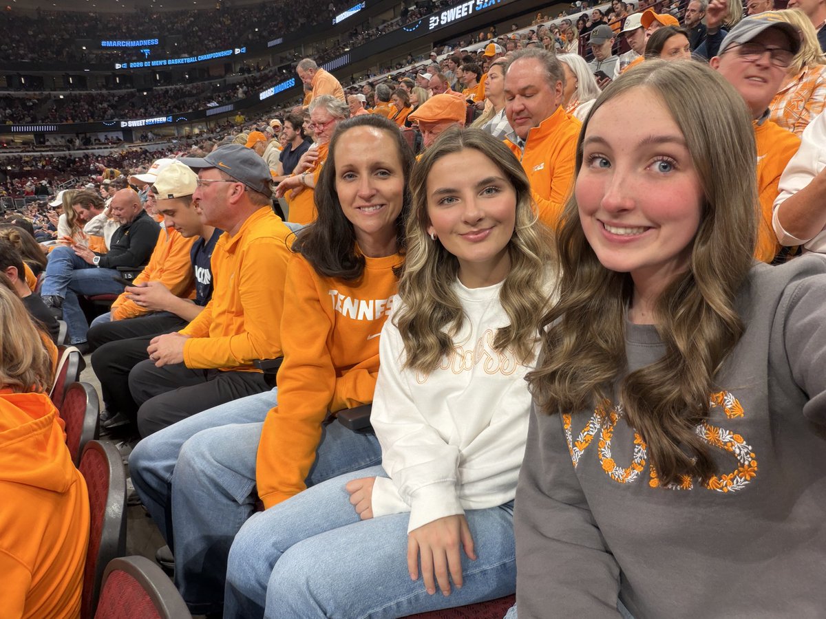 allvol_rh's tweet photo. #MMSELFIE @Vol_Hoops  Let’s go get em!!! https://t.co/v8XnMk1yTF