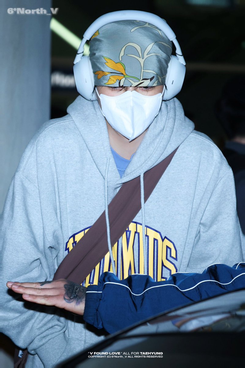 6 ° North_V tweet media