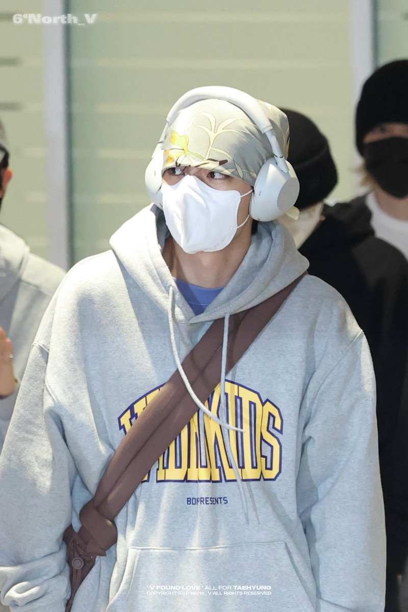 6 ° North_V tweet media