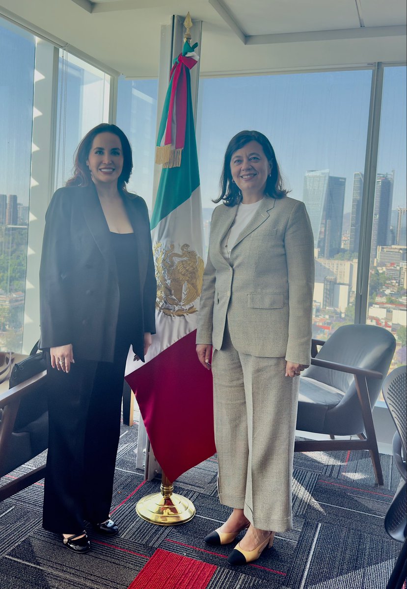 María De Haas tweet media