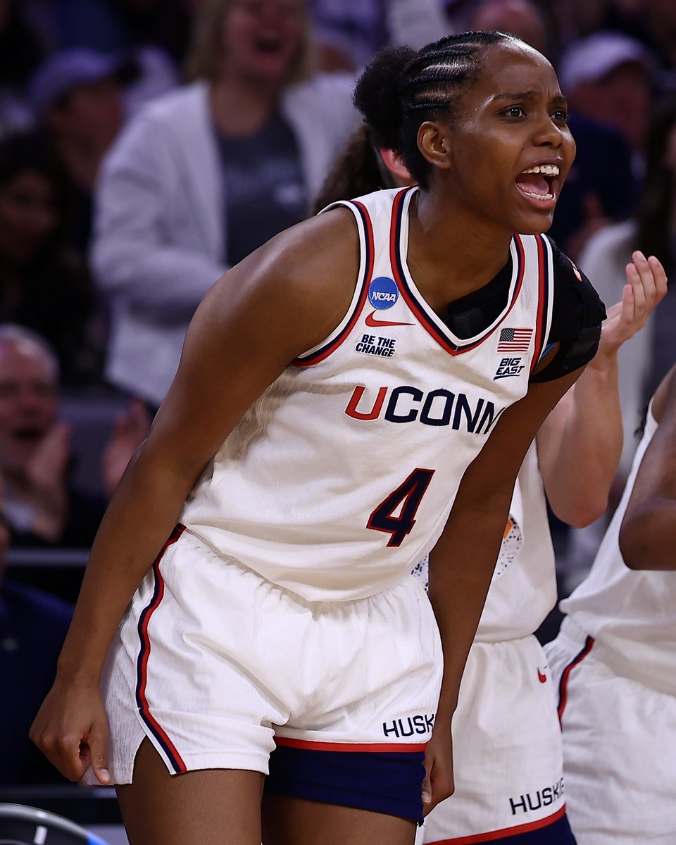 UConnWBB's tweet photo. Blanca Quiñonez is on another level in the NCAA Tournament

vs. North Carolina:
- 16 points
- 7-11 FG
- 2-3 3FG
- 3 rebounds
- 4 steals https://t.co/4HYLacTXhe