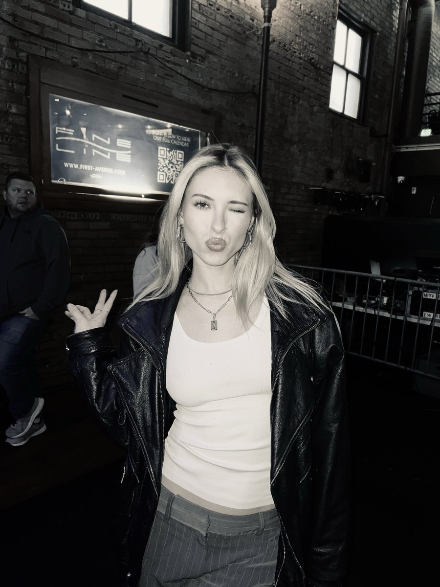 hayley tweet media