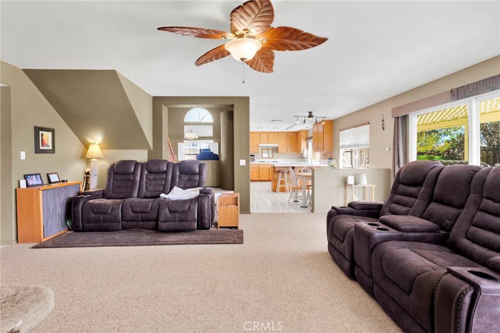 socalbrokerlisa's tweet image. Just listed! 5-bed, 3-bath home in Sterling Valley Ranch, Apple Valley 🏡✨ Paid-off solar, huge backyard, and awesome outdoor features! Don’t miss out—tour today: lisadorsey.1stclassmavericks.com/d8re3hgl #AppleValley #RealEstate #SolarHome