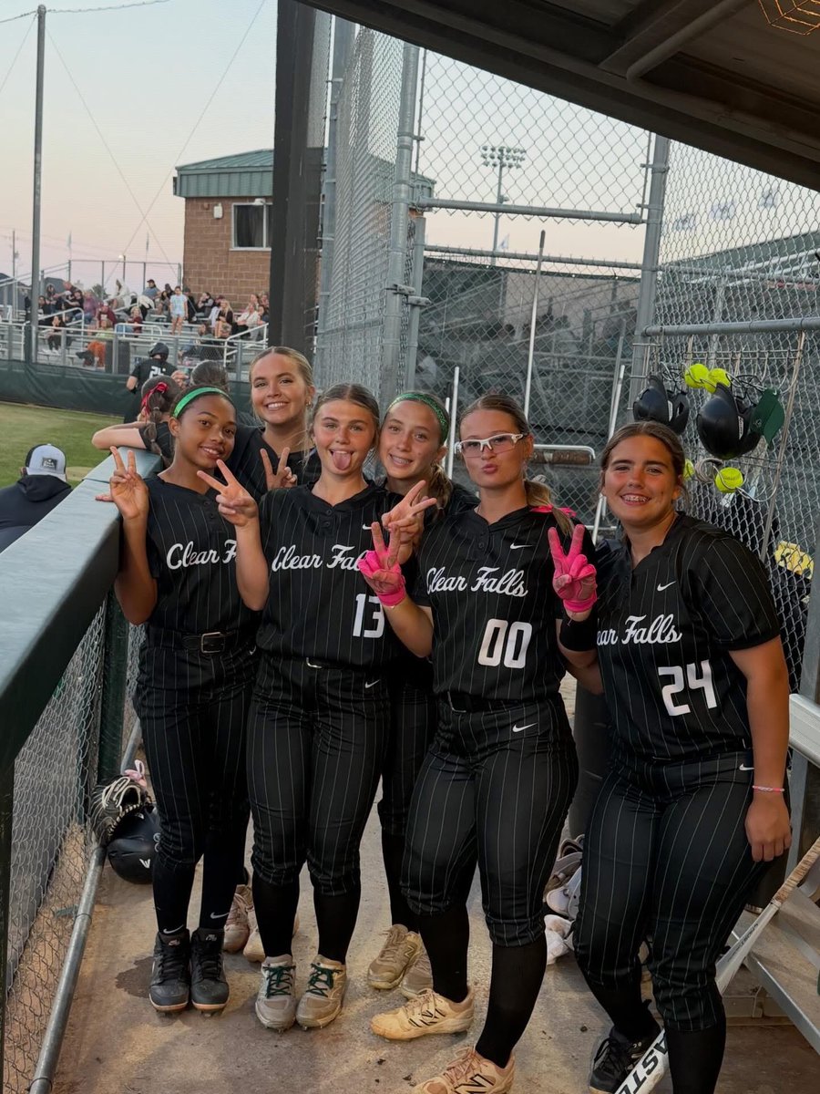 CFHS_SBall's tweet photo. So proud! It’s a great day to be a KNIGHT 🔥 https://t.co/mdp76GRL3c