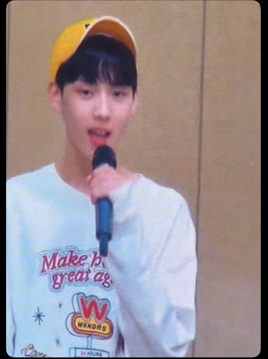 yojeee247's tweet photo. Dohoon: as a Seoul kid, i thought “he was so cute and so pure”

Finally got the image that completes the details of how Dohoon remembers Youngjae back then. And I’d say his reaction was completely valid. Look at how adorable he was. https://t.co/Lv2MMhffOK