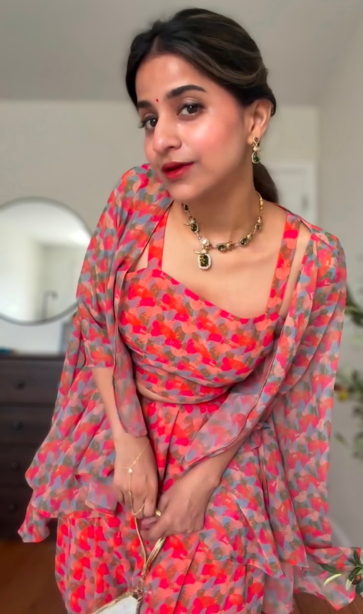 Incensible7's tweet photo. மாமியின் அழகான மேனி🩱, அந்தச் சிவந்த உதடுகளும் 👄பஞ்சு மெத்தைய���ம் 🥭பின்னிக் கிடக்கின்றன🔥🔥 https://t.co/y71DSeU7qd