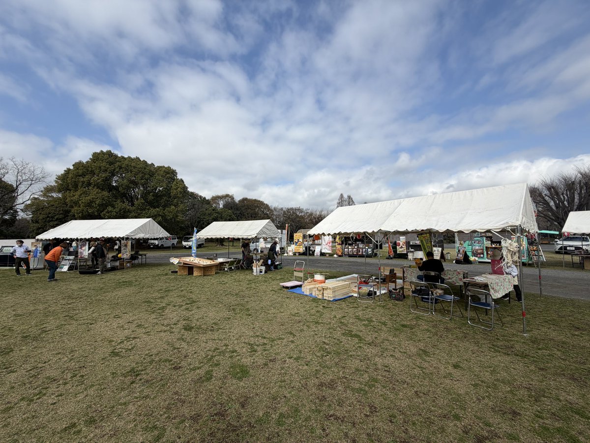 kasukabe_newsch's tweet image. \会場でいろいろな体験をしよう！/
子供も！大人も！地域で
"はたらくワクワク"の根っこを育てよう！
第14回 #グリーンフェス

#ハウスドッグ
オリジナルうちわ、ミニベンチ作成体験

#Onetrust
木のネームプレート作成体験

#春日部高等技術専門校
レーザー刻印体験など

#春日部 #春日部イベント案内