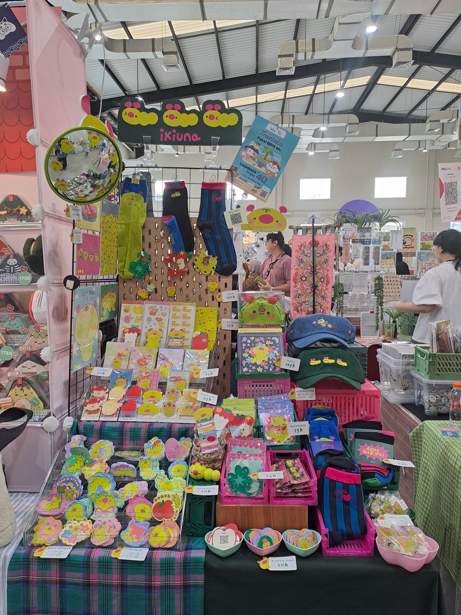 iki_una's tweet photo. visit us at table 69 @ kira kira art market! ✨️ #kkam #kirakiraartmarket 🐛🐛 https://t.co/cLOJQD8ZxW