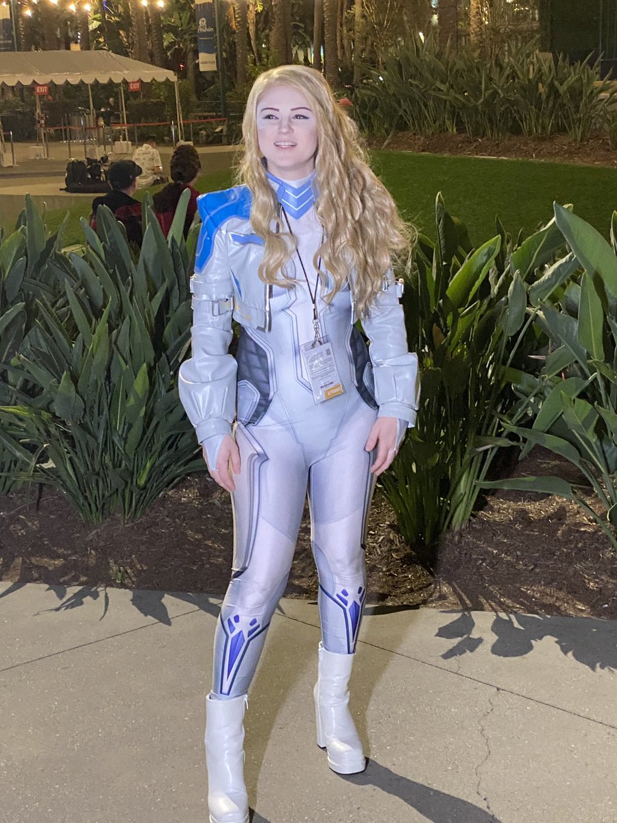 cosmicbooknews's tweet photo. #WonderCon #LobbyCon #cosplay https://t.co/l1u7MNMhh9