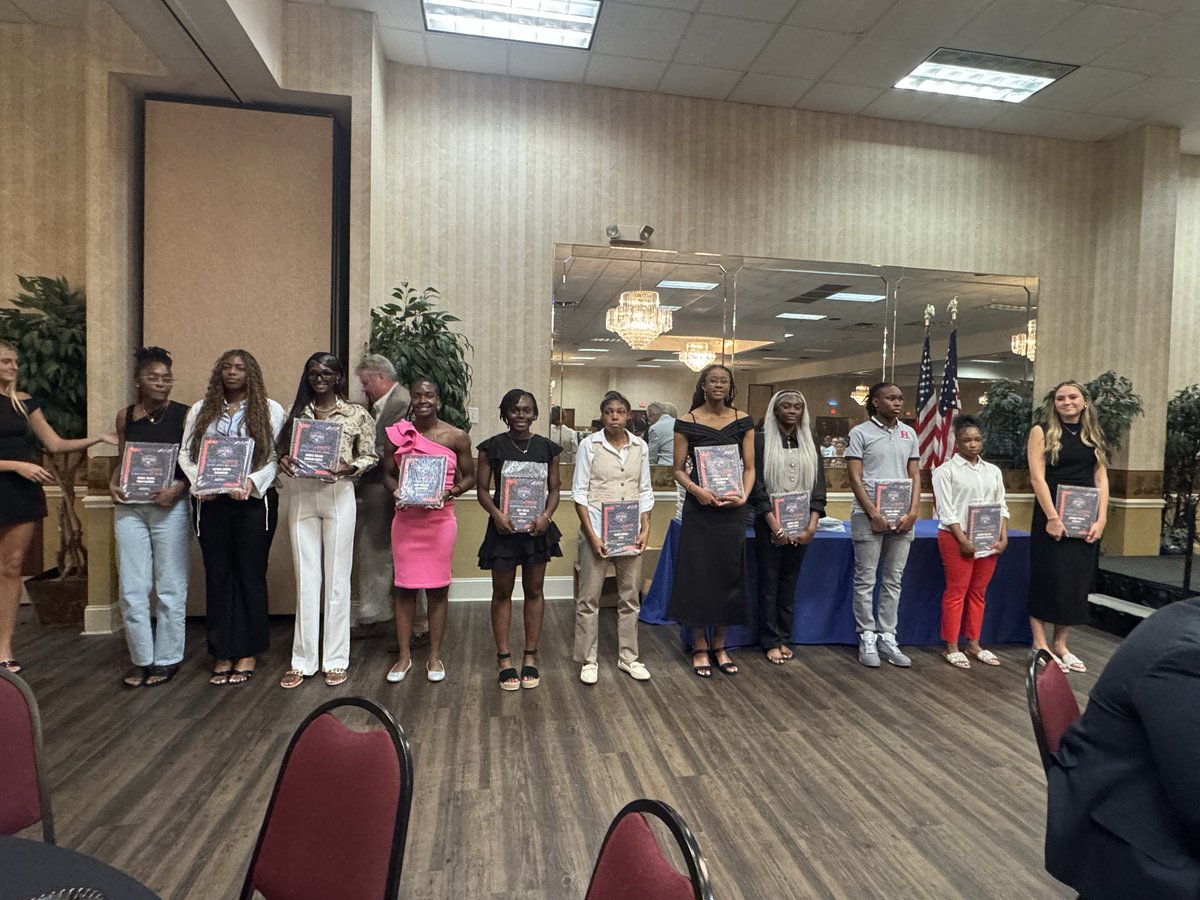 CoachB444's tweet photo. Tonight was special! Shoutout to @SCBCA for hosting the banquet tonight, you all did a great job. I’m so proud of @autumnciaraa15. Can’t wait for the game tomorrow and see you play again before taking that step to the next level. Congratulations again, you deserved it! 💜💜💜💪🏾💪🏾 https://t.co/cvw0h9gOYt