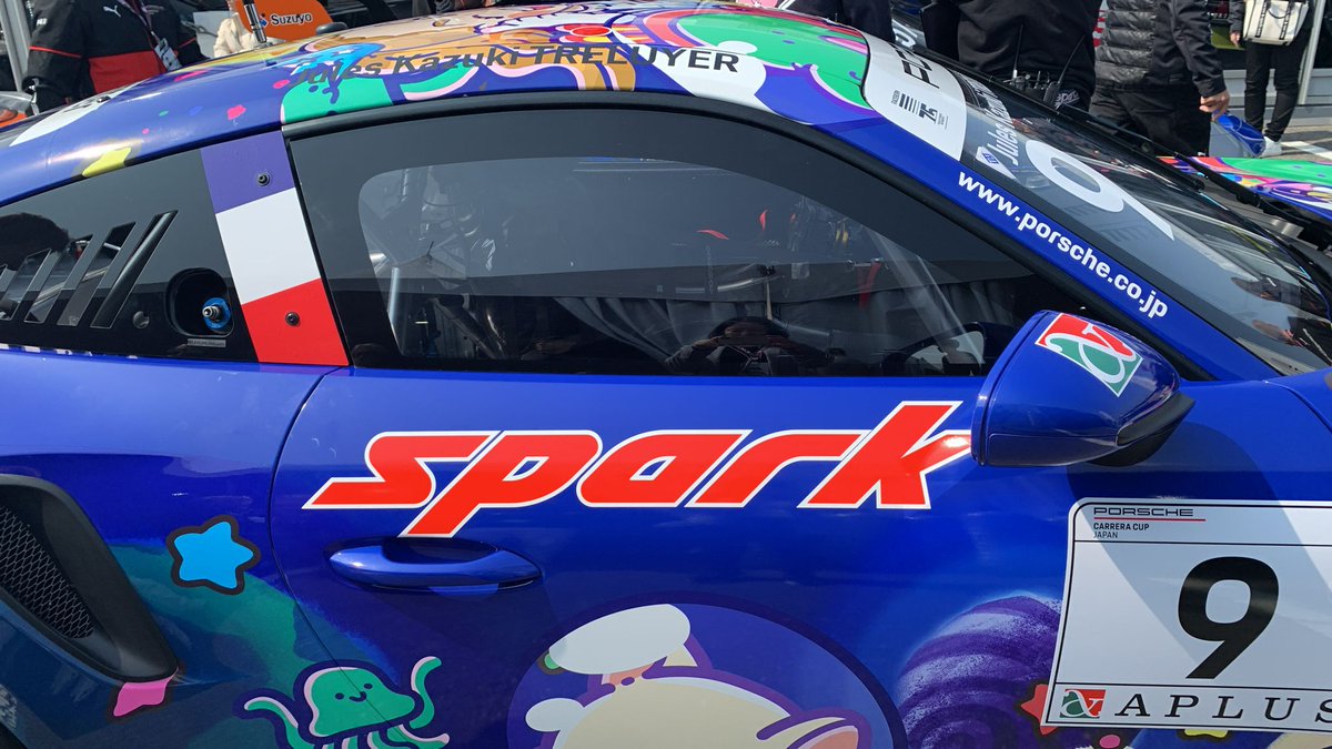 sparkmodeljapan's tweet image. F1日本GPと同時開催のポルシェ・カレラカップ・ジャパン（PCCJ）開幕戦。例年にも増してハイレベルな戦いが予想されます。Sparkスポンサードのジュール・カズキ・トレルイエ選手が９号車で参戦！決勝は明日。皆さん応援よろしくお願いします！
#PCCJ #spark