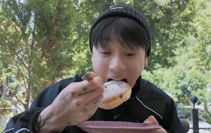 ؘArthur tweet media