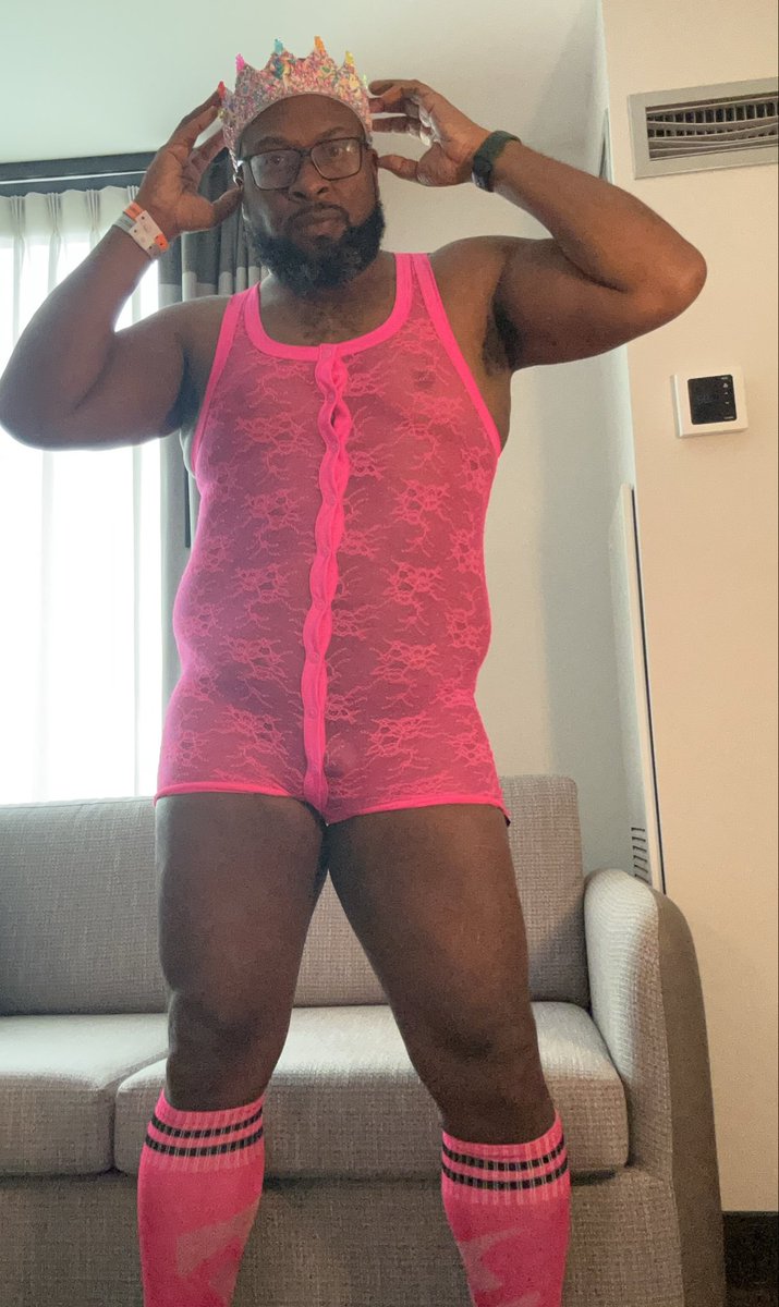 Sitter of all Faces tweet media