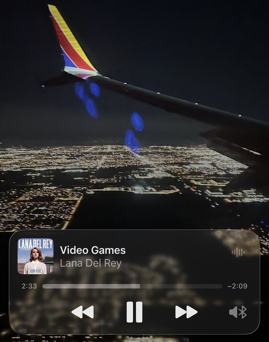 iTwoEz's tweet photo. 🛬🌃 https://t.co/PgF8YgehOp
