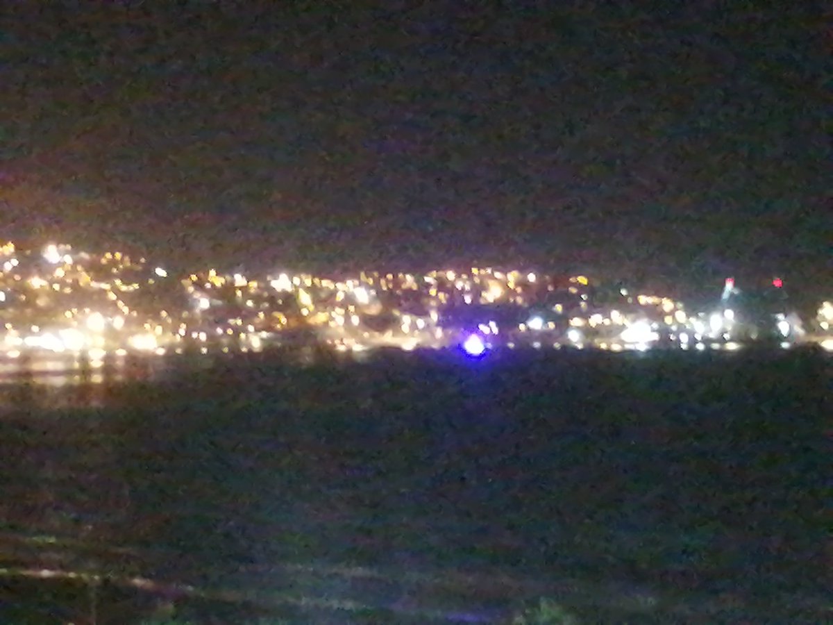 BlogConexiones's tweet photo. Es pasada la medianoche y una embarcación con parlantes y música estruendosa que se escucha a km recorre con su bulla la bahía de Coquimbo. Pareciera que aquí la @maritgobcoq situada a corta distancia no se entera y menos fiscaliza https://t.co/Qzi2qwICr6