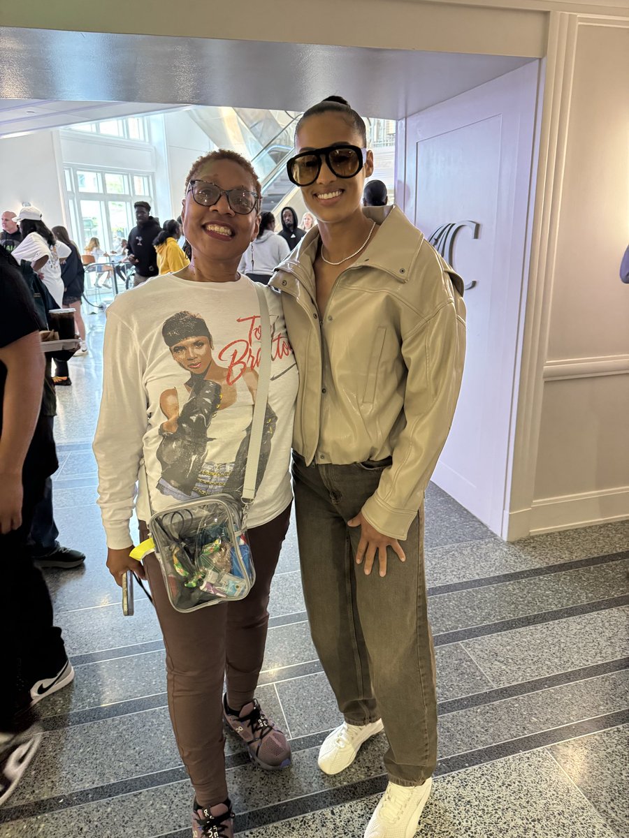 KLHolt80's tweet photo. @SkyDigg4 Thank you! You were so gracious today with my sis-in-law letting us fan for a moment! Sunday my wife and I need one! Congrats to the @ndwbb for a huge win! https://t.co/OYRyZUG8cZ