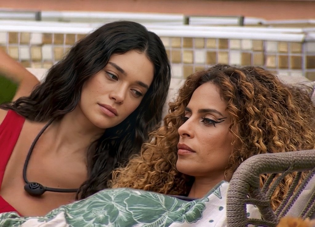 - Amiga, vamo roubar uma estátua?
- Pra quê?
- Pra comprar remédio de verdade pro nosso povo não se perder
- Que linda, meu amor, você é muito criminosa #TrêsGraças