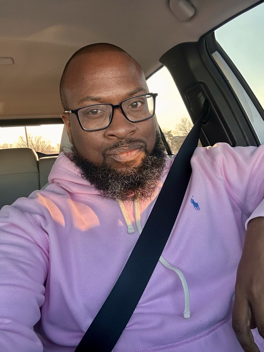 Sitter of all Faces tweet media