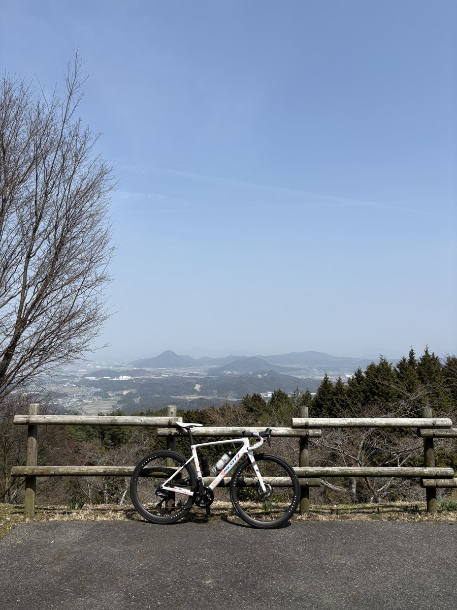 k_o_7193's tweet photo. 久しぶりのルモン⛰️
しんどかった💦
練習あるのみ🚴‍♂️

 #ロードバイク
 #SCOTT
 #ADDICTRC https://t.co/BcEdGltX9T