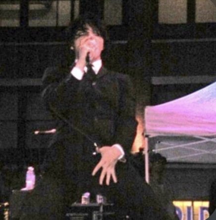 gerard hands daily 🖐🏼✨️ tweet media