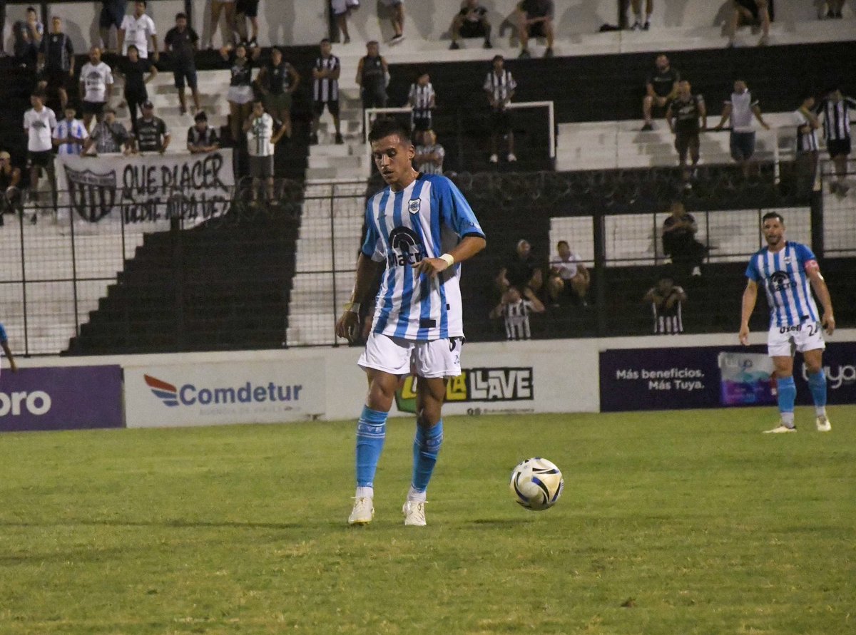 OficialGyEJujuy's tweet image. 🔵⚪️ #PrimeraNacional

¡FINAAAAAAL DEL PARTIDOOOOOOOO! 🔚

¡GANOOOOOOOOOÓ EL LOBOOOOOOO!🐺💪🏻

#ChacoForEver 1️⃣🆚2️⃣ #GyEJujuy

⚽️ David Gallardo y Delfor Minervino

#DaleLobo🐺⚪️🔵