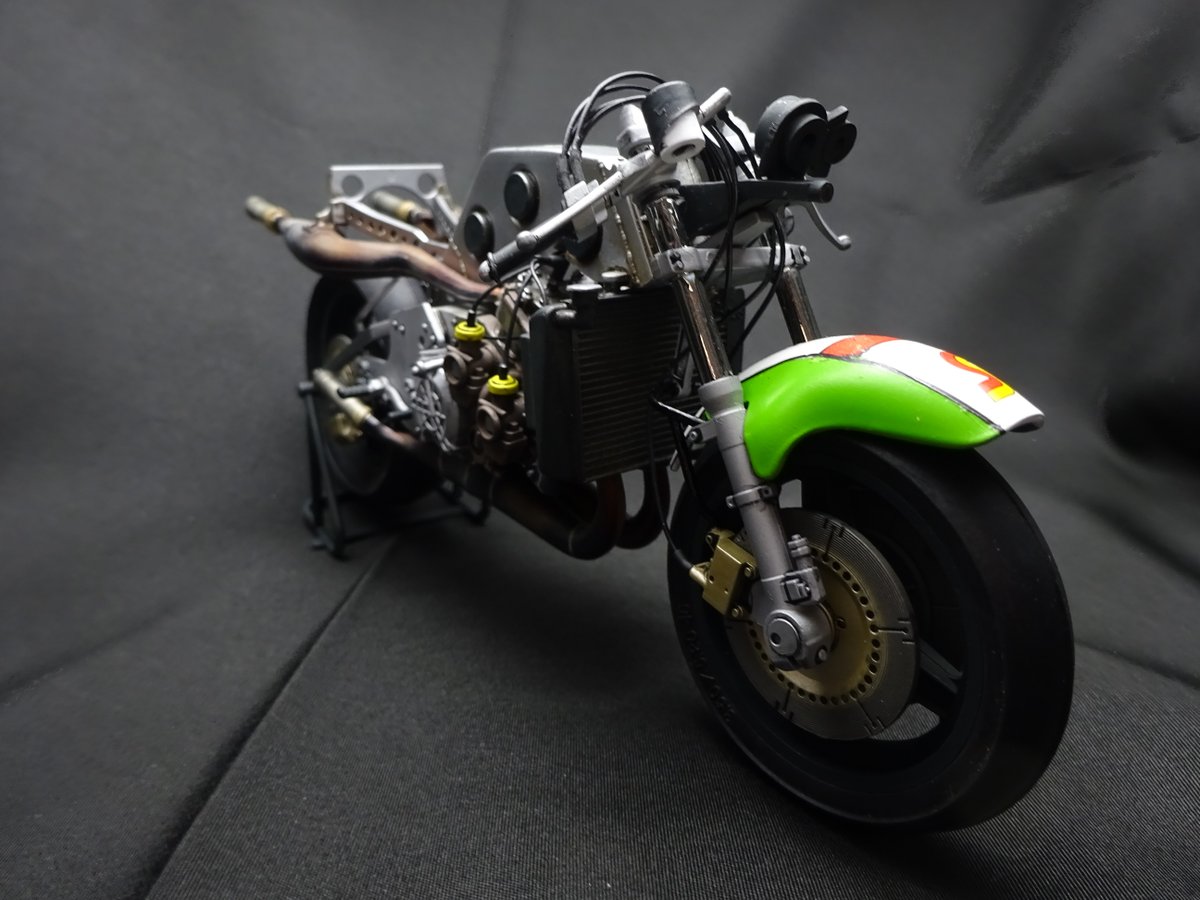 9fUM8tZL9WczczB's tweet photo. #plasticmodel #scalemodel #motorcycle #プラモデル #プラモ #バイク #バイクモデル #タミヤ #TAMIYA #112scale #KawasakiI #カワサキ #KR500 #バイクプラモ盛上げ隊 #バイクプラモ盛り上げ隊 #カウルを外す https://t.co/CCFLfse6aP