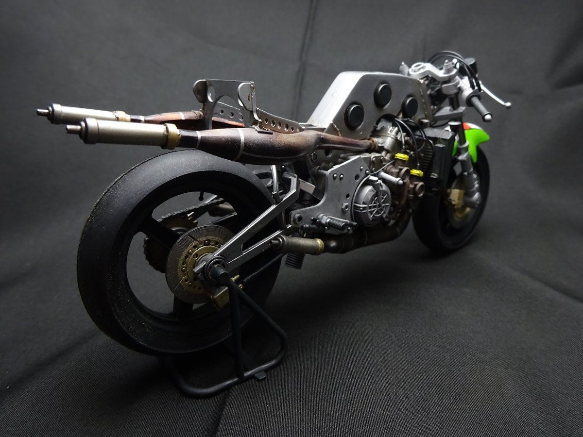 9fUM8tZL9WczczB's tweet photo. #plasticmodel #scalemodel #motorcycle #プラモデル #プラモ #バイク #バイクモデル #タミヤ #TAMIYA #112scale #KawasakiI #カワサキ #KR500 #バイクプラモ盛上げ隊 #バイクプラモ盛り上げ隊 #カウルを外す https://t.co/CCFLfse6aP
