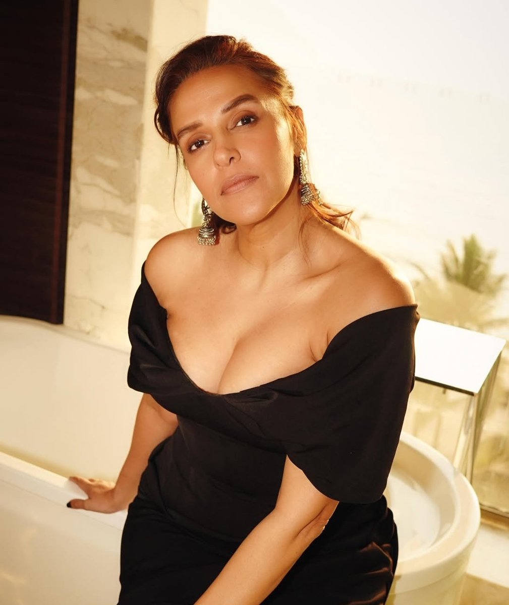 CircleBollywood's tweet image. That off-shoulder black look, statement earrings, and pure confidence — absolutely stunning! 😍
When style meets attitude, magic happens 💫
#NehaDhupia #BoldAndBeautiful #StyleIcon #GlamLook