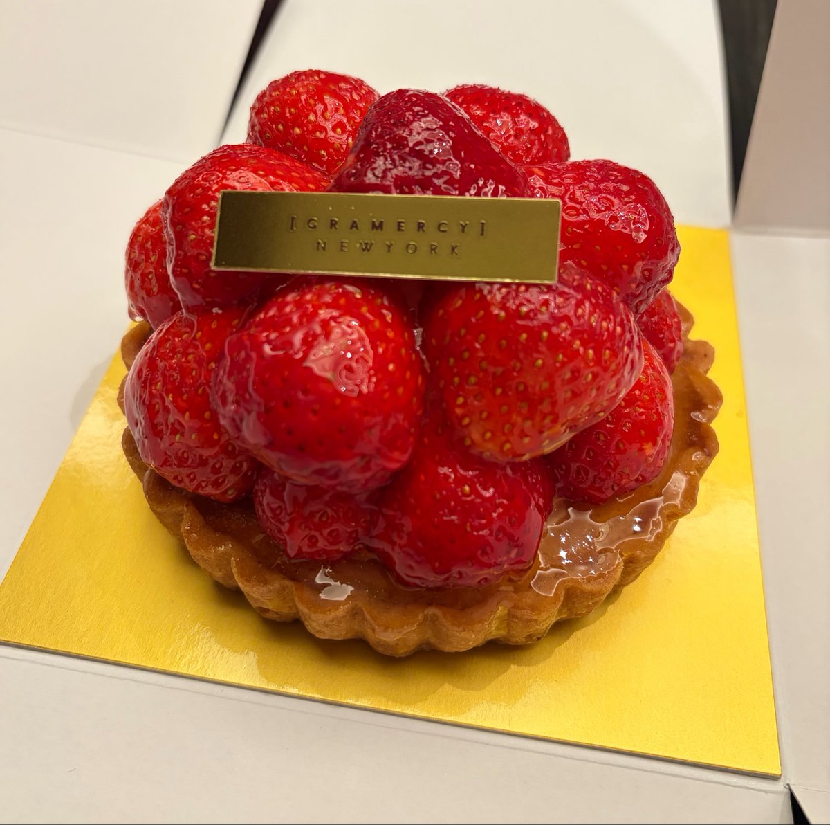 ponkandayo_'s tweet photo. グラマシーニューヨークのあまおうタルトが忘れられないくらい美味しかったので全人類食べてみてほしい https://t.co/YEBNR4q0Vd
