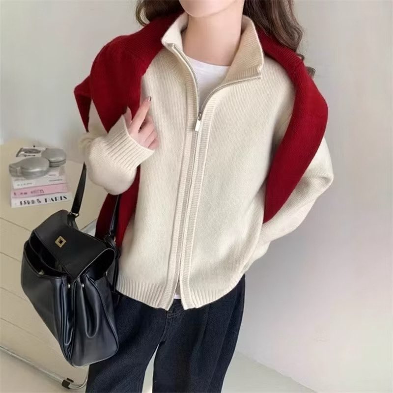 blumiwu's tweet photo. comfy zipper jacket 

—a thread https://t.co/dUtGfNJBeC