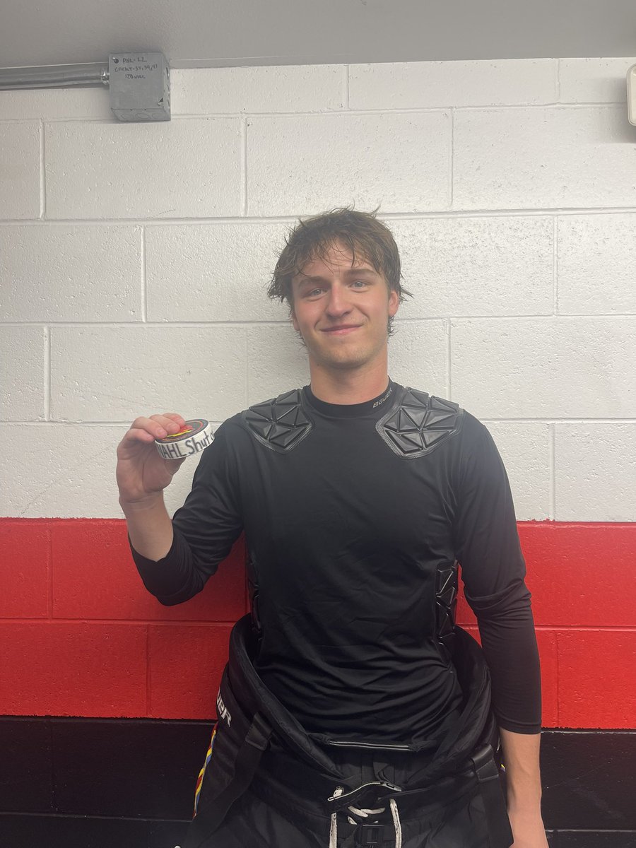Congratulations to Gavin Schahn on his first NAHL shutout!!