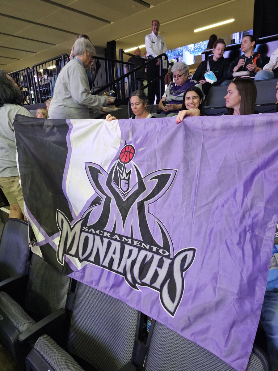 WNBAtoSAC's tweet photo. Monarchs flag spotted at Golden 1 Center tonight🦋🏀

#BringBackTheMonarchs  #WNBAtoSAC https://t.co/4QMAsKG4YX