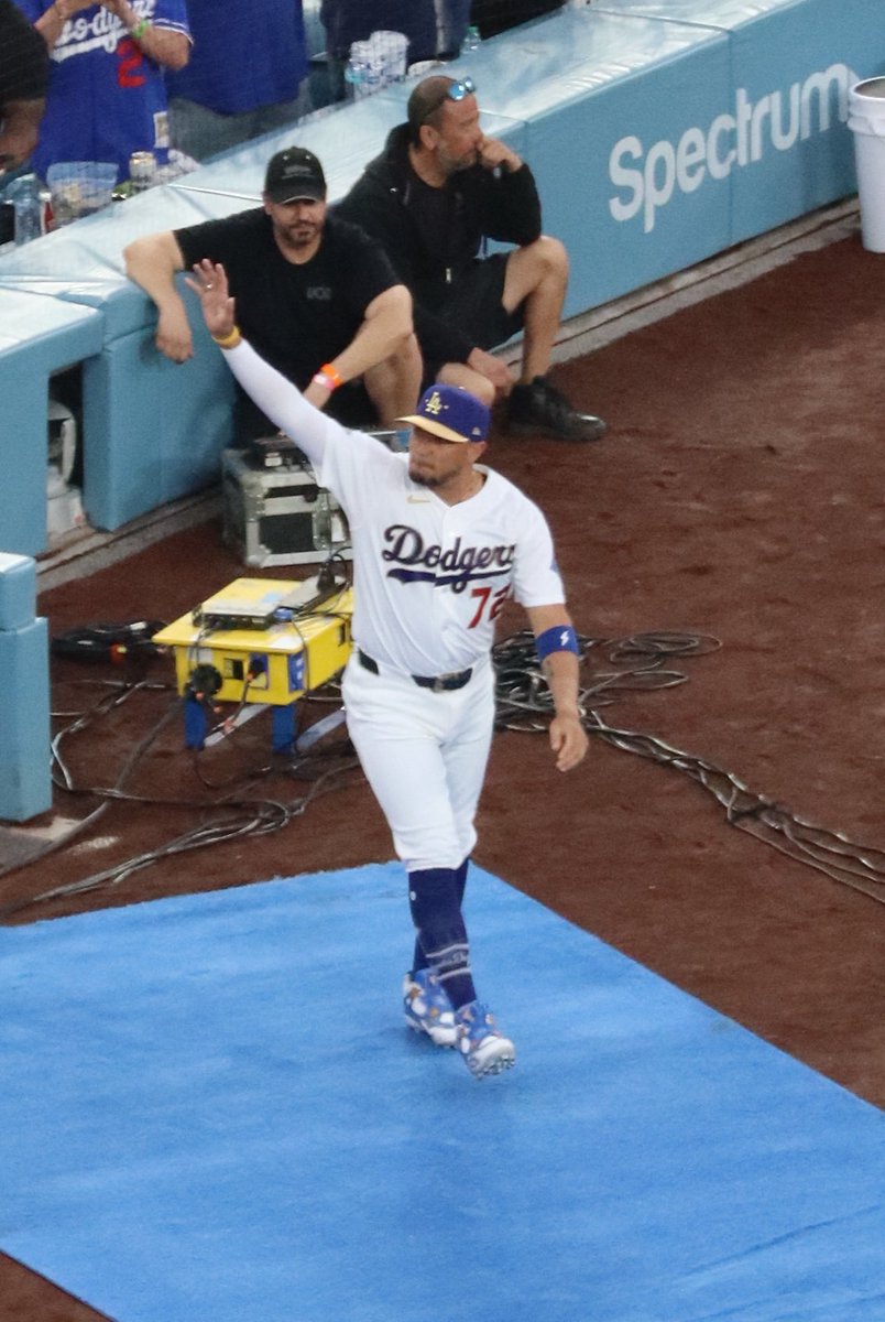 Emmanuel Flores tweet media