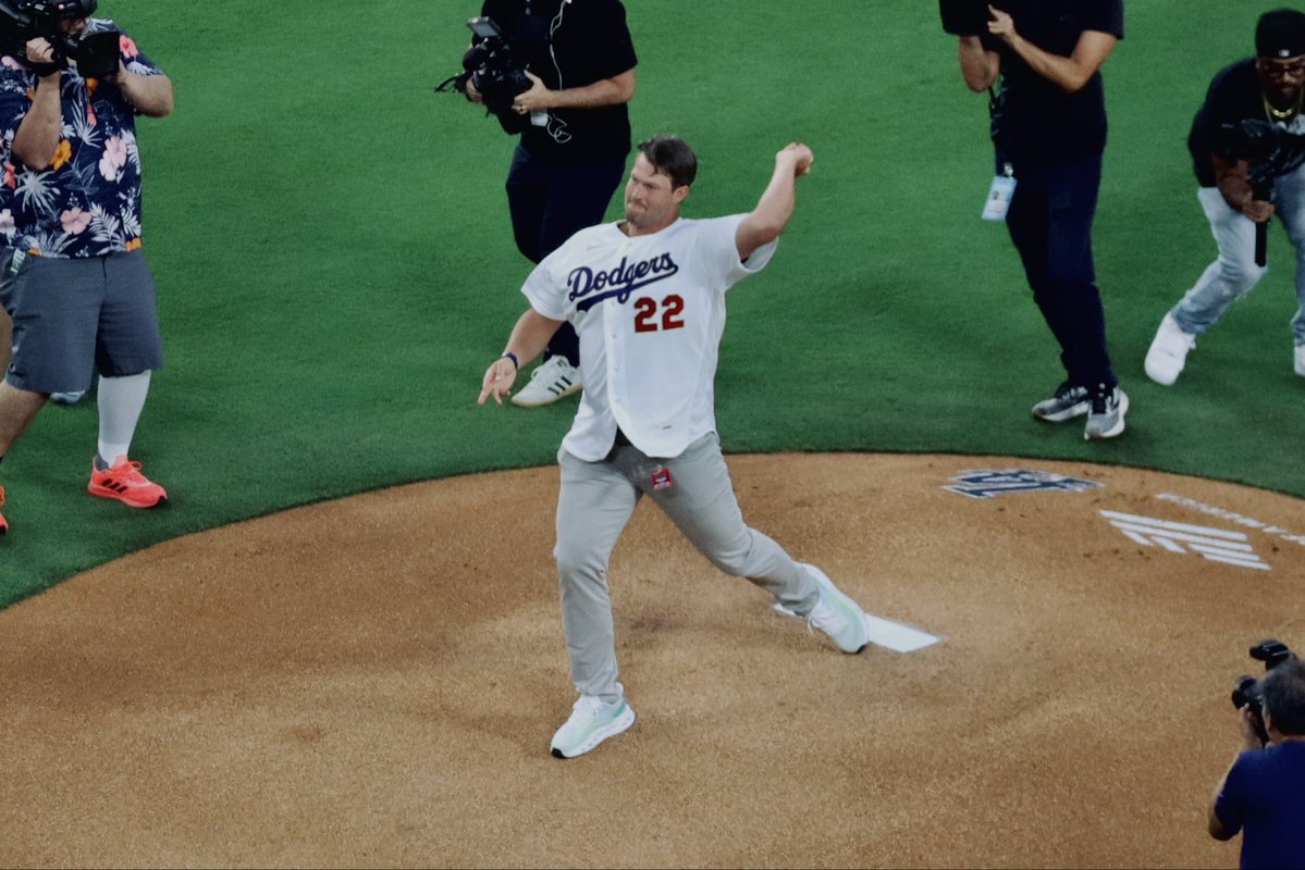 Emmanuel Flores tweet media